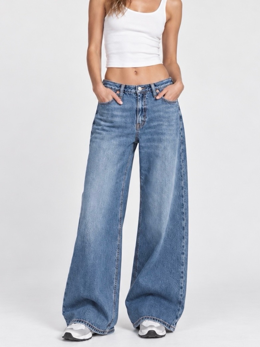 American Eagle 000 Short Low-Rise Ultra Wide Jeans Women’s Strigid 2025